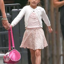 Suri Cruise pasea con su madre tras una sesión de gimnasia