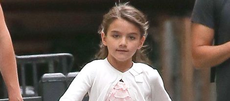 Suri Cruise pasea con su madre tras una sesión de gimnasia