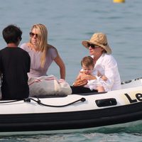 Uma Thurman cuidando de su hija Luna durante sus vacaciones en Francia