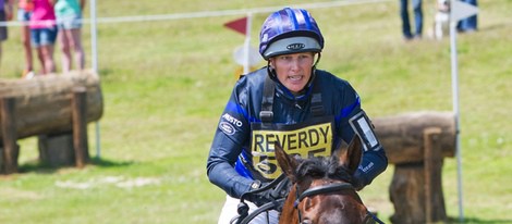 Zara Phillips participando en un campeonato hípico tras anunciar su embarazo