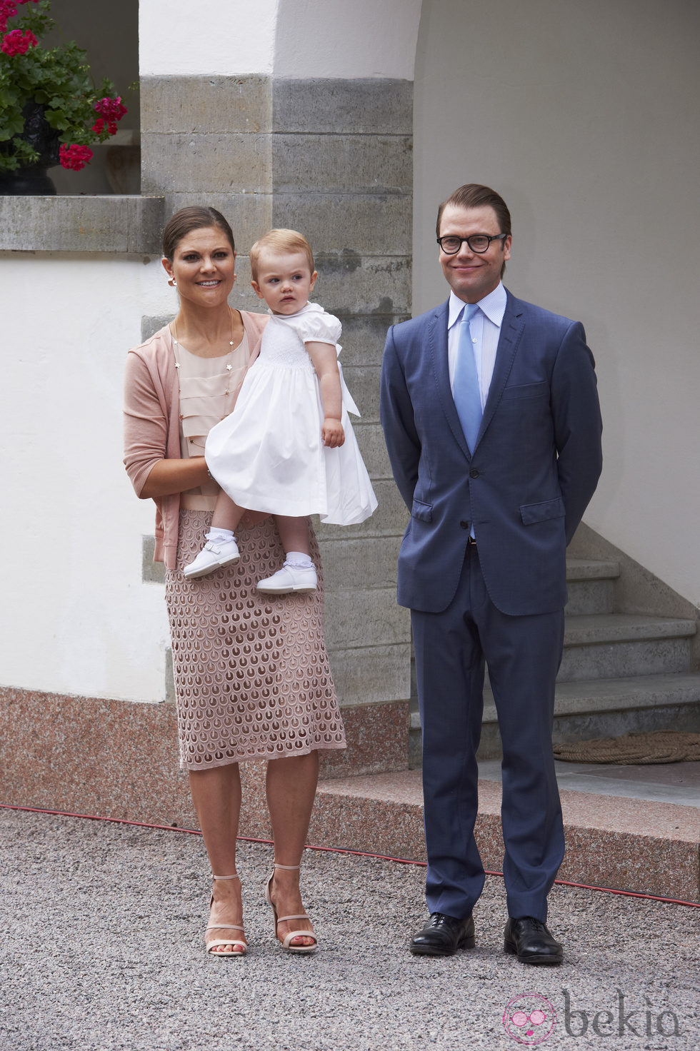 Victoria de Suecia en su 36 cumpleaños con su marido Daniel de Suecia y su hija Estela de Suecia