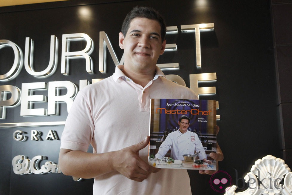 El ganador de 'MasterChef' Juan Manuel presenta su libro de recetas