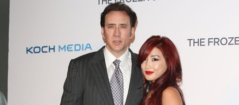 Nicolas Cage y Alicie Kim en la premier de 'The Frozen Ground' en Londres