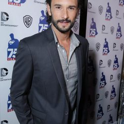 Rodrigo Santoro celebrando el 75 aniversario de 'Superman' en el Comic-con 2013