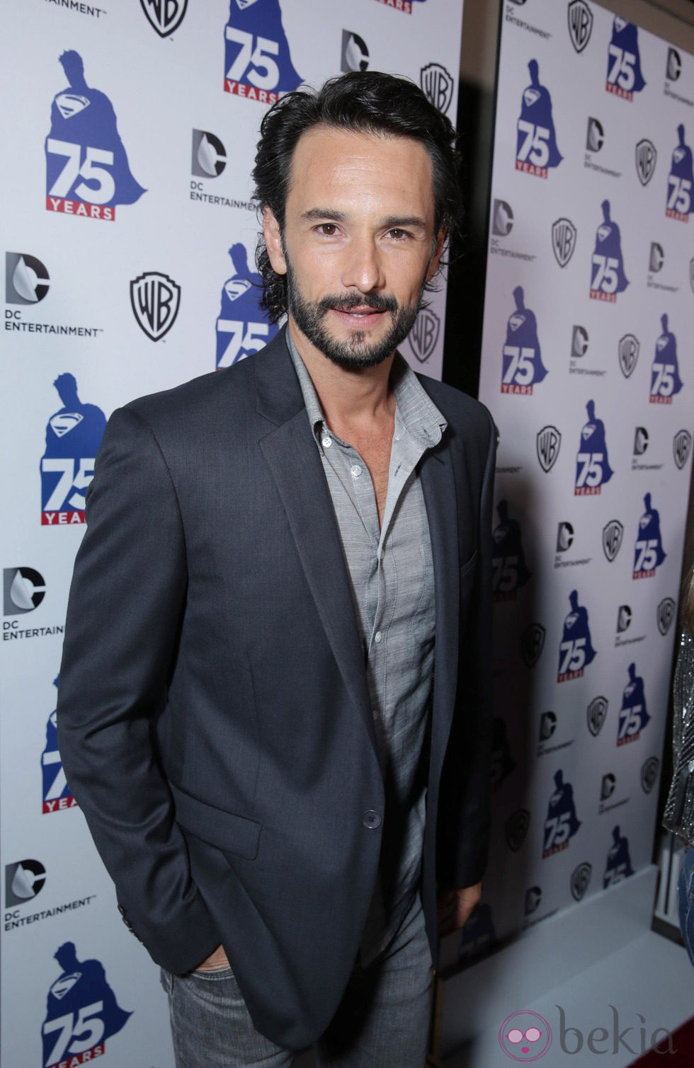 Rodrigo Santoro celebrando el 75 aniversario de 'Superman' en el Comic-con 2013