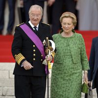 Los reyes Alberto II y Paola de Bélgica a su llegada a la catedral de San Miguel y Santa Gúdula de Bruselas