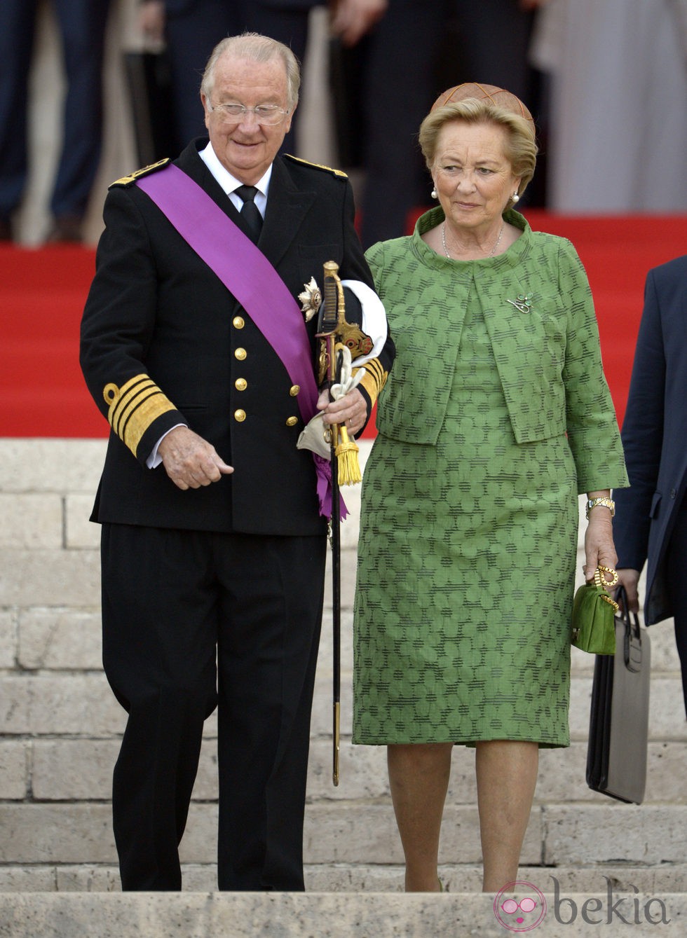 Los reyes Alberto II y Paola de Bélgica a su llegada a la catedral de San Miguel y Santa Gúdula de Bruselas