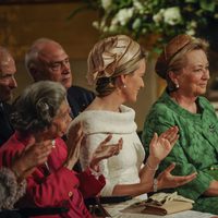 La Reina Paola y la Princesa Matilde de Bélgica durante la ceremonia de abdicación del trono belga