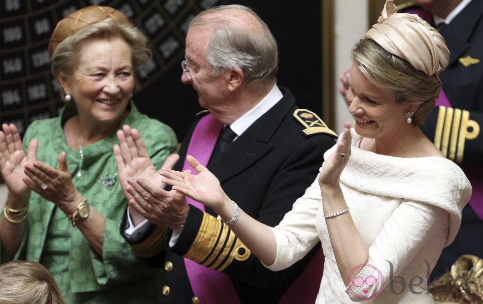 La Reina Paola, el Rey Alberto II y la Princesa Matilde de Bélgica en el juramento del Príncipe Felipe