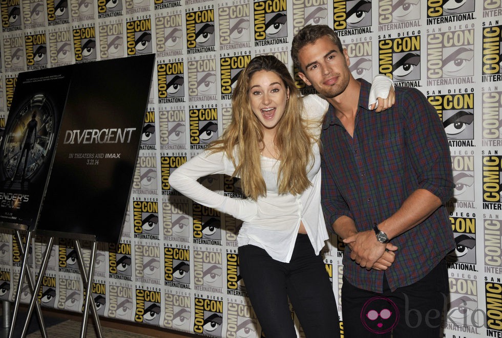 Shailene Woodley y Theo James en la Comic-Con 2013