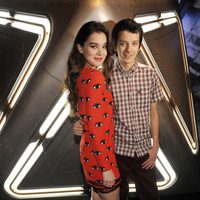 Hailee Steinfeld y Asa Butterfield en la Comic-Con 2013