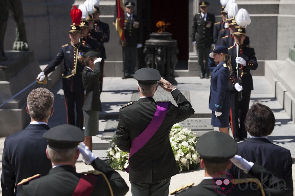 El Rey Felipe de Bélgica rinde honores a la Tumba del Soldado Desconocido