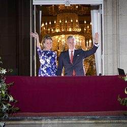 Felipe y Matilde de Bélgica saludan desde el Palacio Real en los actos finales de la coronación