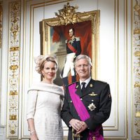 Primer retrato oficial de los Reyes Felipe y Matilde de Bélgica