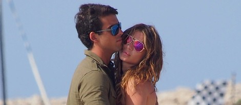 Elena Tablada y Daniel Arigita, muy cariñosos en Formentera