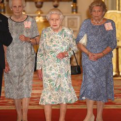 La Reina Isabel II tras el nacimiento de su bisnieto el Príncipe Jorge de Cambridge