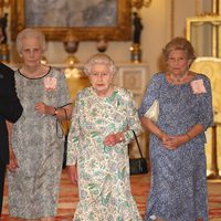 La Reina Isabel II tras el nacimiento de su bisnieto el Príncipe Jorge de Cambridge