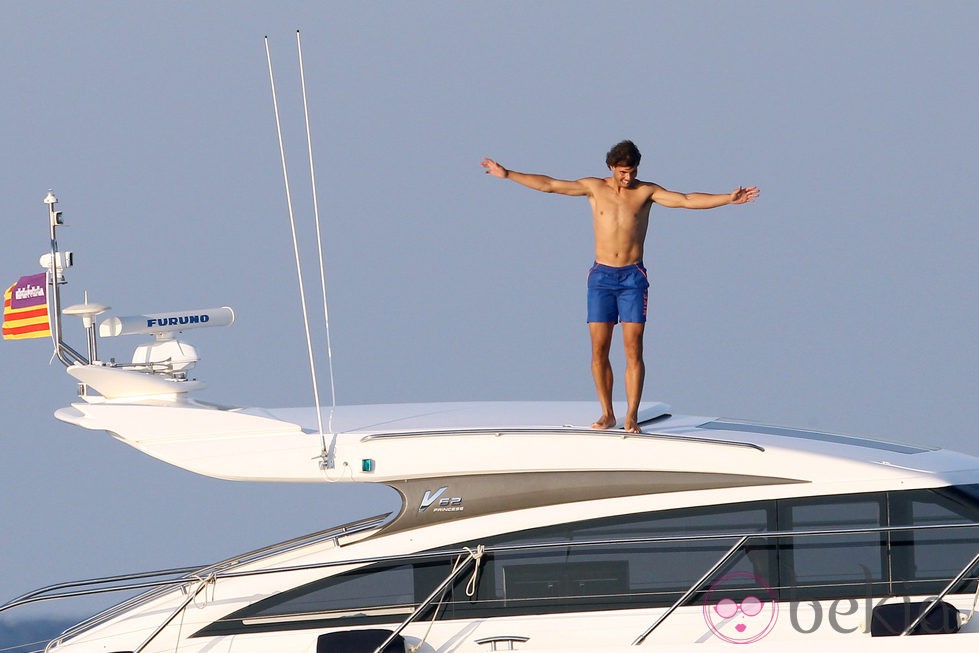 Rafa Nadal en bañador en un barco en Mallorca