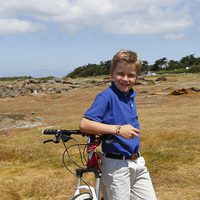 Gabriel de Bélgica de vacaciones en Francia