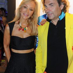 Carmen Lomana con Hubertus de Hohenlohe en la inauguración de su exposición