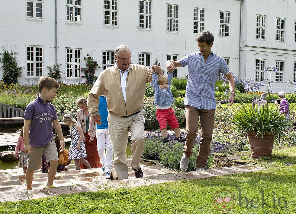 Christian, Enrique, Vicente y Federico de Dinamarca de vacaciones en Gråsten Slot