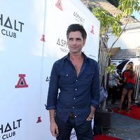 John Stamos en la fiesta de inauguración del Asphalt Yacht Club