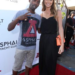 Stevie Williams y Stacy Keibler en la fiesta de inauguración del Asphalt Yacht Club