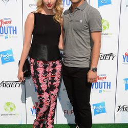 Claudia Lee y Garrett Clayton en el Power of Youth 2013