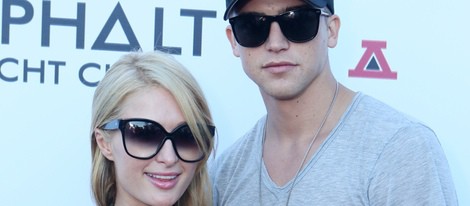 Paris Hilton y River Viiperi en la fiesta de inauguración del Asphalt Yacht Club