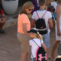 La Infanta Cristina e Irene Urdangarín en el club náutico de Cala Nova en Mallorca