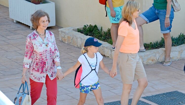 La Reina Sofía, Irene Urdangarín y la Infanta Cristina en el club náutico de Cala Nova en Mallorca