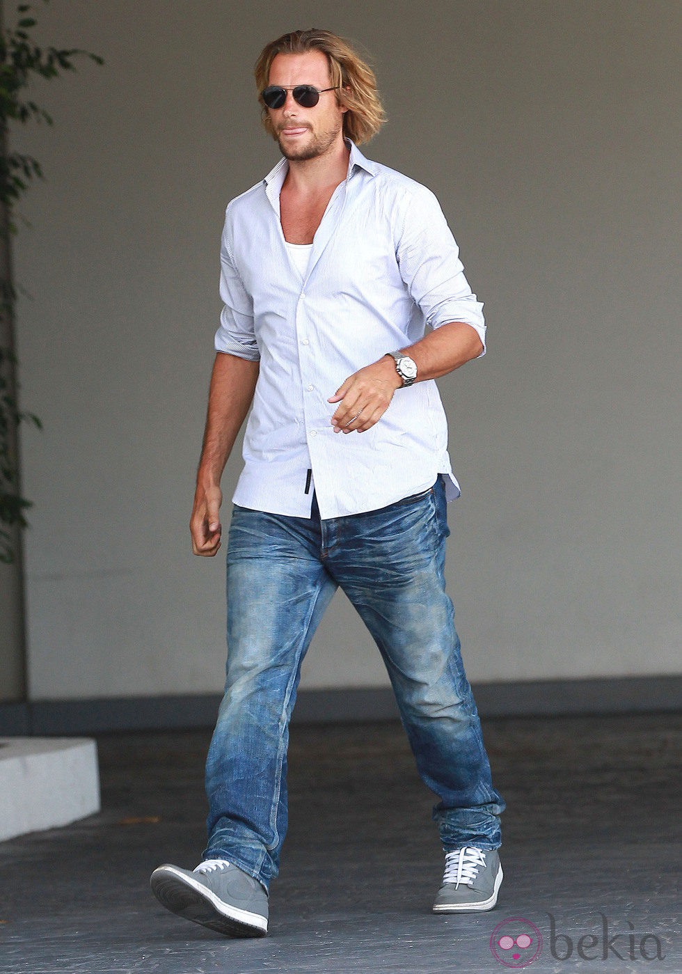 Gabriel Aubry a su llegada al baby shower de la cantante Fergie