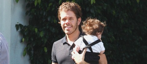 Perez Hilton a su llegada al baby shower de la cantante Fergie