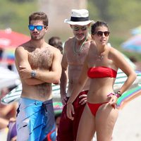 Kyril de Bulgaria con su hija y el novio de esta en las playas de Mallorca