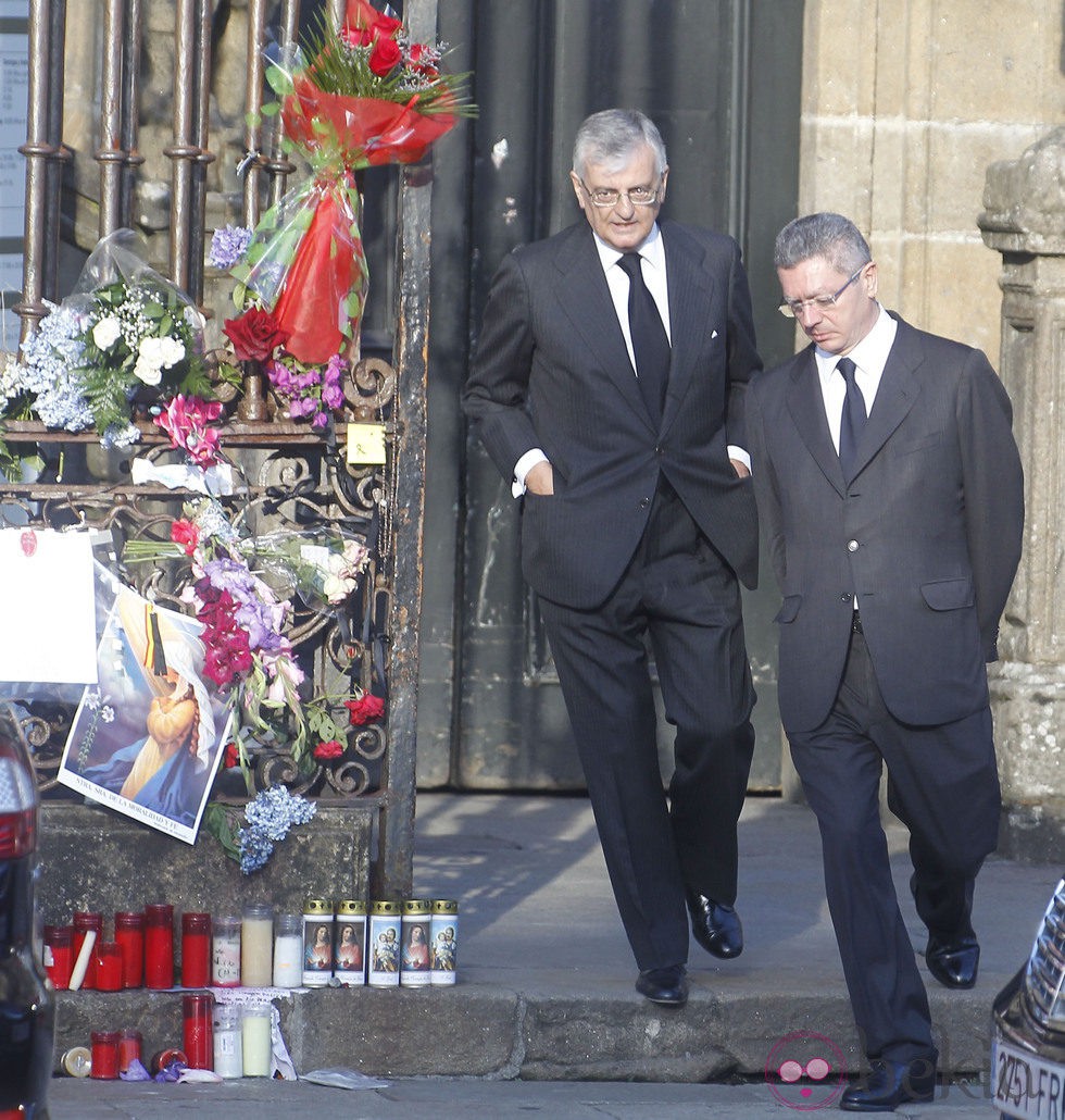 Alberto Ruiz Gallardón en el funeral por las víctimas del tren de Santiago