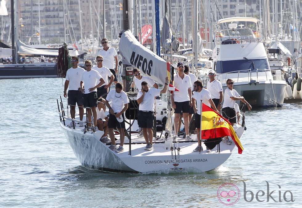 El Príncipe de Asturias a bordo del Aifos en Mallorca