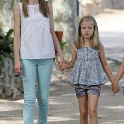 La Princesa Letizia y la Infanta Leonor en la Granja de Esporles de Mallorca