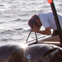 Leonardo DiCaprio en una lancha durante sus vacaciones de verano en Ibiza