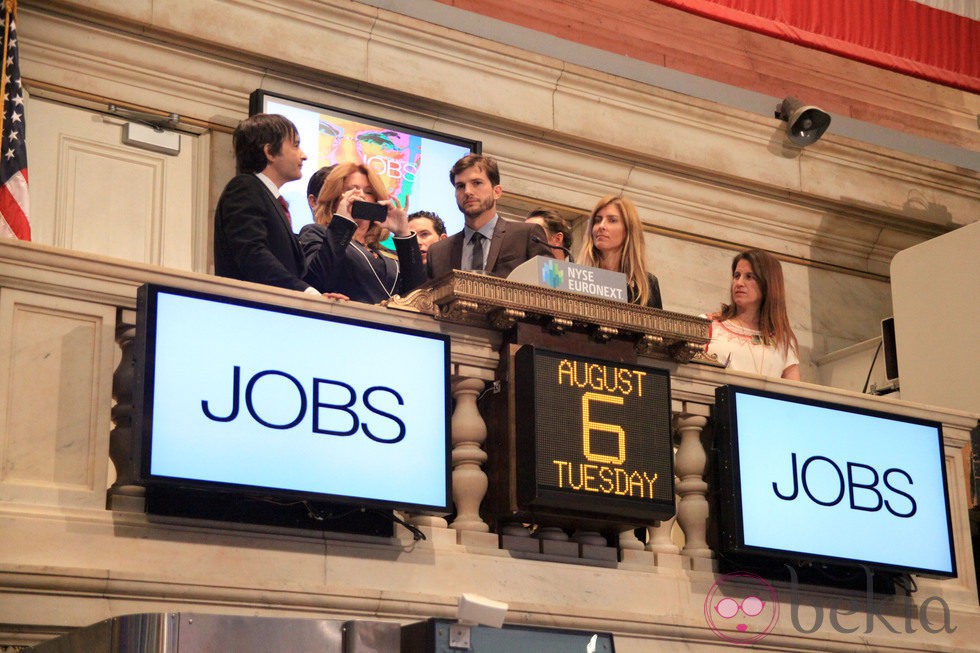 Ashton Kutcher en la apertura de la Bolsa de Nueva York