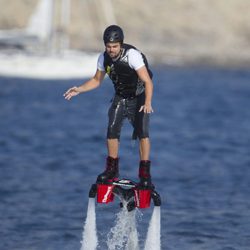 Leonardo DiCaprio practicando flyboard en Ibiza