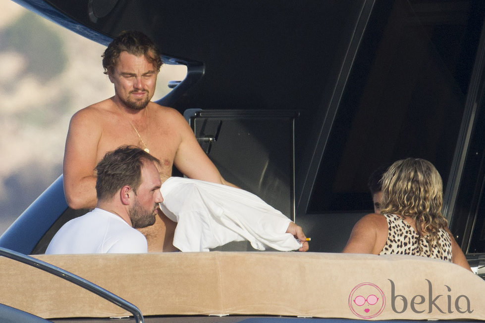 Leonardo DiCaprio y Ethan Suplee en un yate en Ibiza