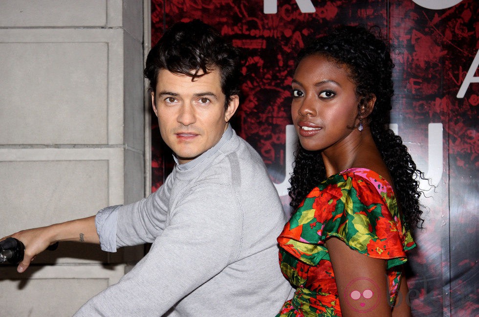 Orlando Bloom y Condola Rashad en la presentación de 'Romeo y Julieta'