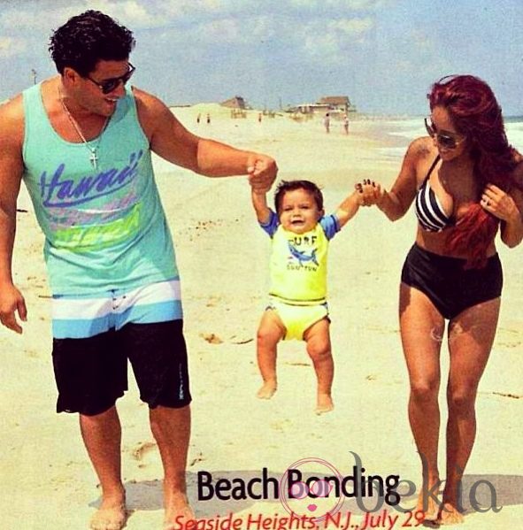 Snooki, Jionni LaValle y Lorenzo Dominic disfrutando de un día de playa