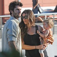 Sergio Mur y Olivia Molina con su hija Vera en Ibiza