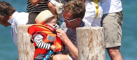 Neil Patrick Harris y David Burtka con sus hijos y David Furnish con los suyos en Saint-Tropez