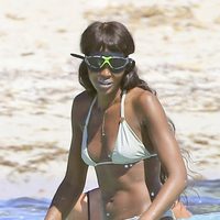 Naomi Campbell con gafas de bucear en Formentera