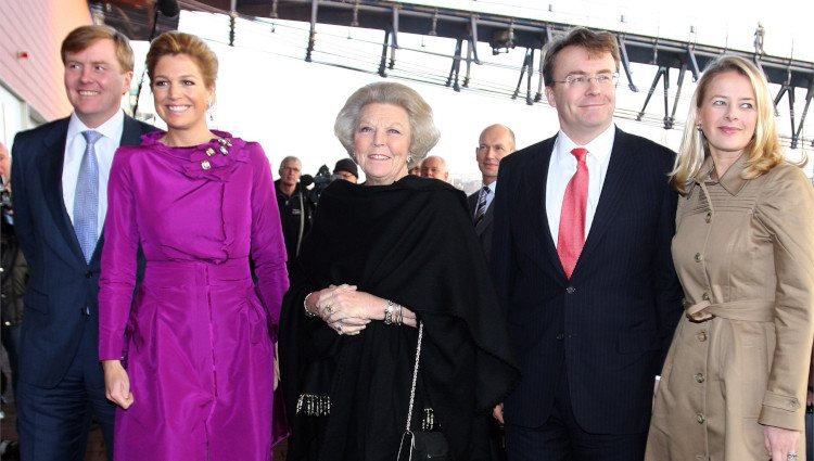 Guillermo y Alejandro, Máxima, Beatriz, Mabel y Friso de Holanda