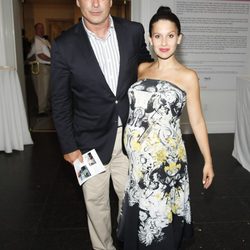 Hilaria Thomas presume de embarazo junto a Alec Baldwin en una fiesta en Nueva York