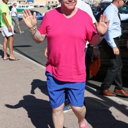 Elton John reaparece en Saint-Tropez tras su operación de apendicitis