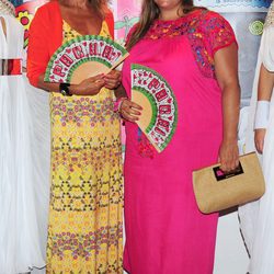 Caritina Goyanes y Cari Lapique en la fiesta Flower Power de Ibiza 2013